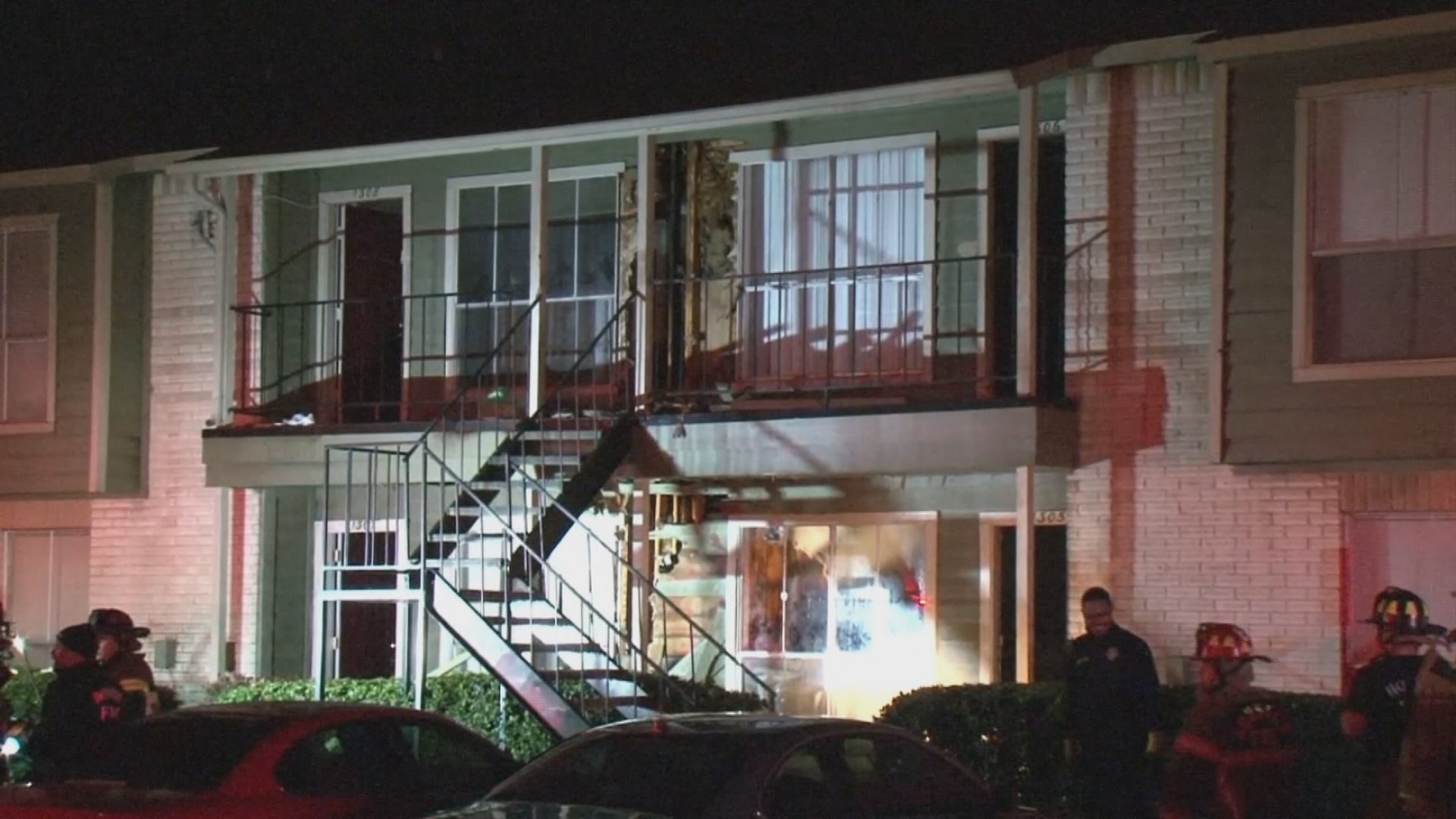 4 units damaged in overnight apartment fire SW Houston